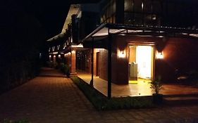 Hotel On The Rocks